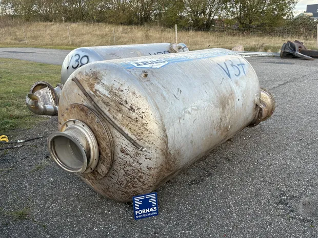 Image 5 of 6 - Iras - No plate