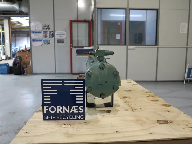 Image 2 of 6 - Blizer - k283H