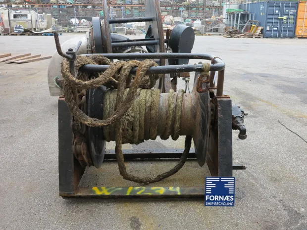 Image 2 of 4 - Tackle winch