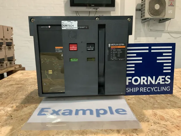 Image 1 of 3 - Merlin Gerin - M32H1