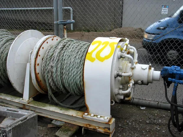 Image 2 of 2 - Combi winch