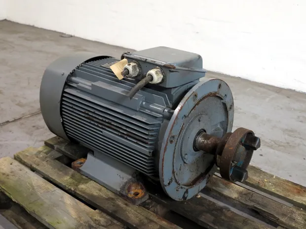 Image 3 of 4 - VEM - WE2R 225M