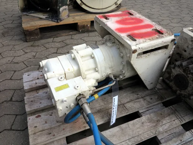 Image 1 of 6 - Small winch