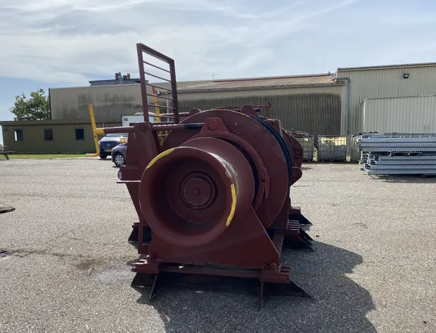 Image 4 of 11 - Anchor winch