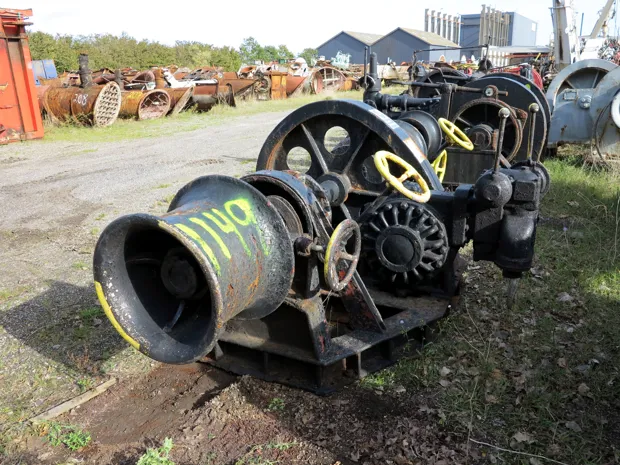 Image 4 of 7 - Anchor winch
