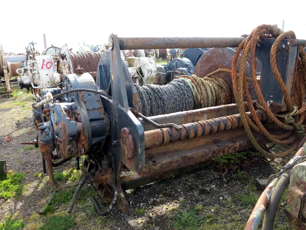 Image 2 of 4 - Split winch