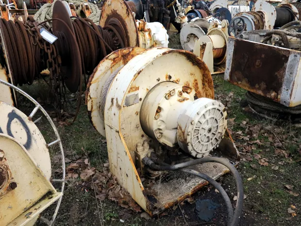 Image 2 of 4 - Mooring winch