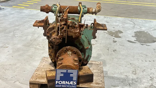 Image 6 of 9 - Marine Transmission - DMT 200HL-F