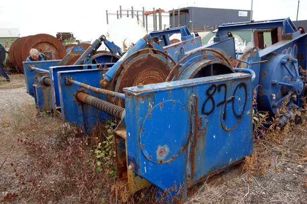 Image 2 of 3 - Split winch