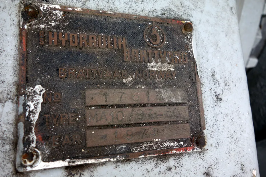 Image 3 of 3 - Trawl winch