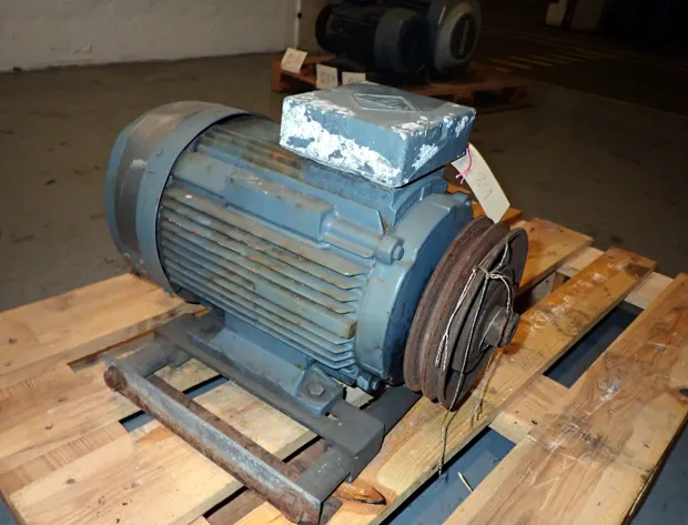 Image 2 of 4 - VEM - K25R 132M 2 DK HW