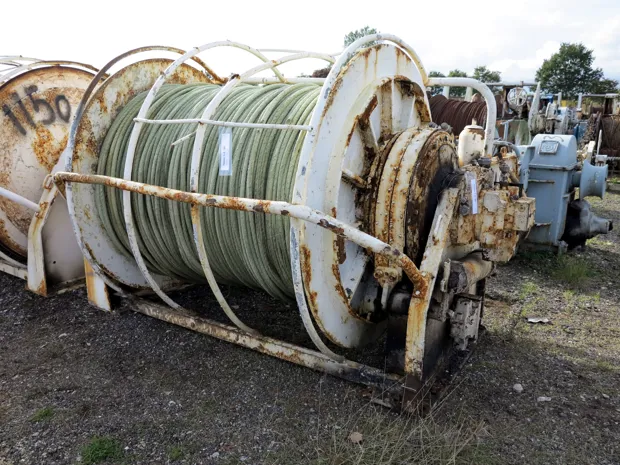 Image 4 of 8 - Split winch