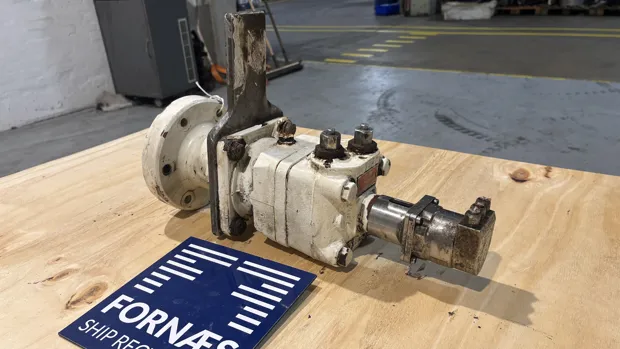 Image 4 of 13 - Danfoss - OMT 160 T