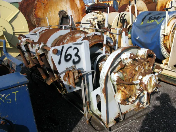 Image 2 of 2 - Trawl winch
