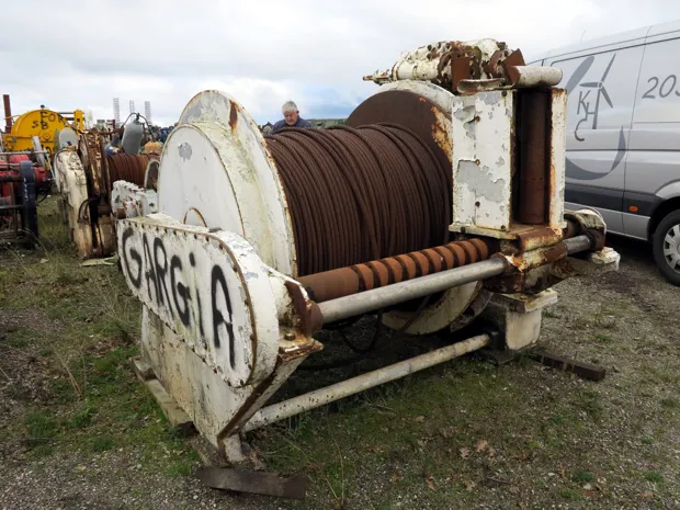 Image 1 of 3 - Split winch