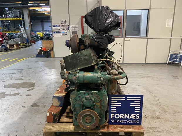 Image 3 of 5 - Volvo Penta - MD 100B          (TMD)