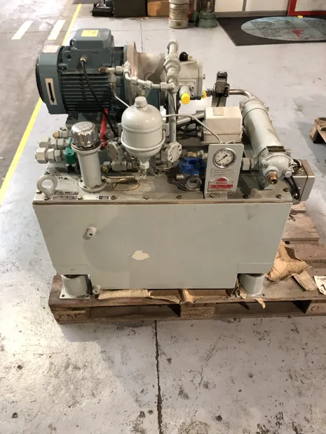 Image 3 of 10 - HS134