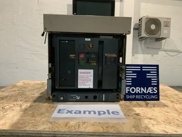 Image 1 of 5 - Merlin Gerin - M32H2