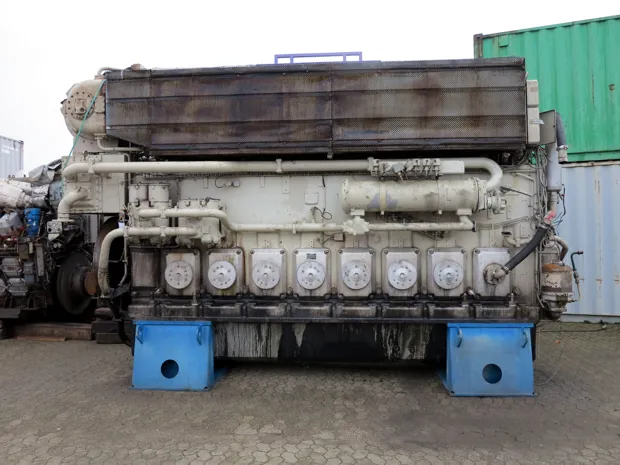 Image 10 of 14 - Wärtsilä - 8R32