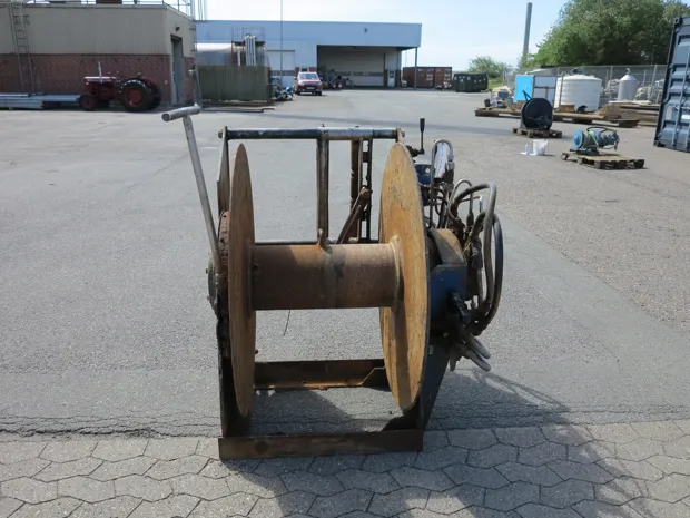 Image 4 of 6 - Trawl winch