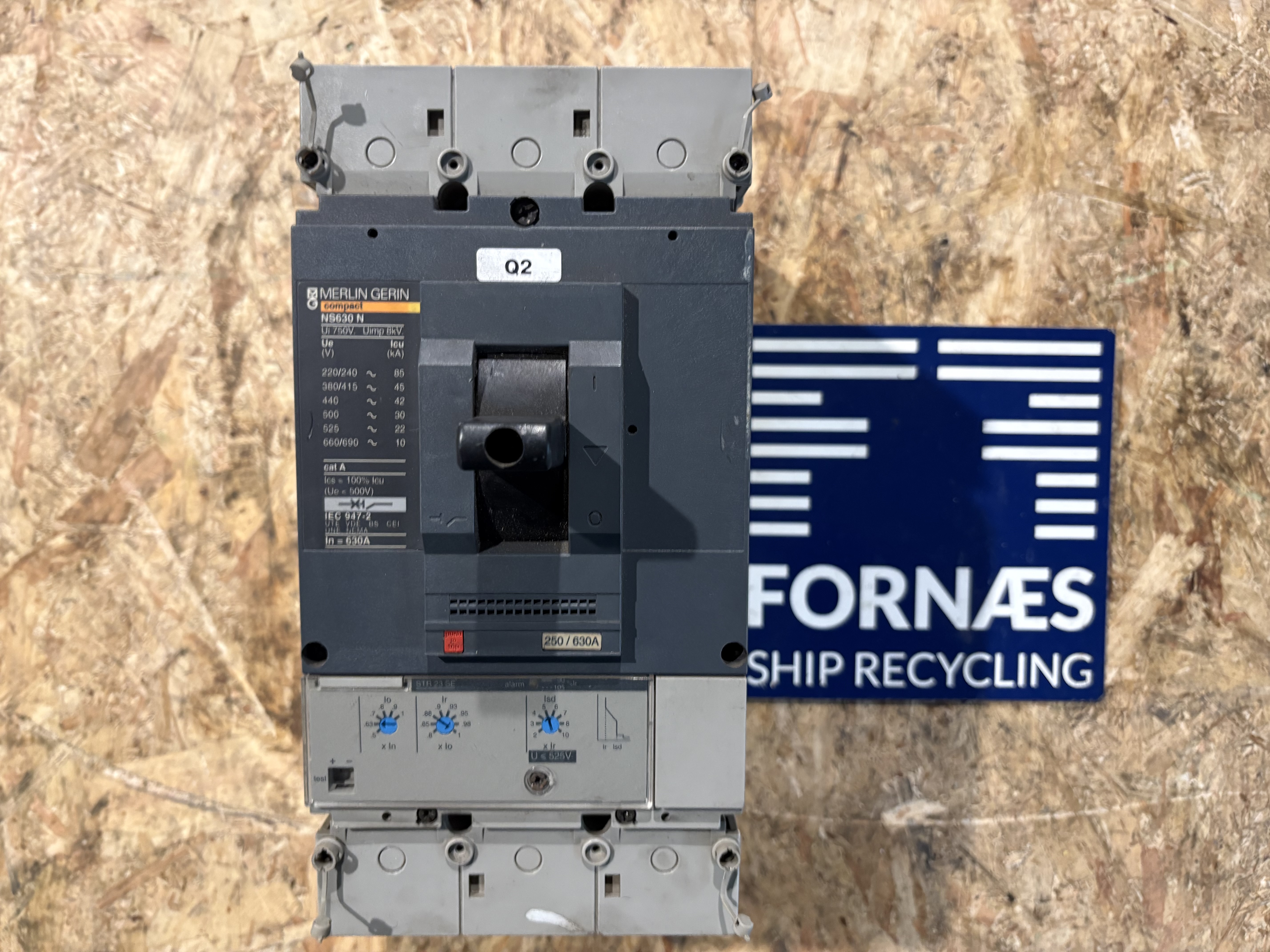 Merlin Gerin -  Compact