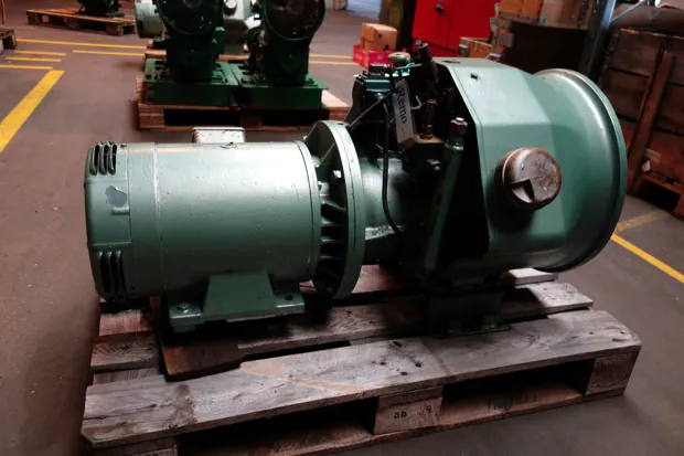 Image 3 of 5 - Hatlapa - L45