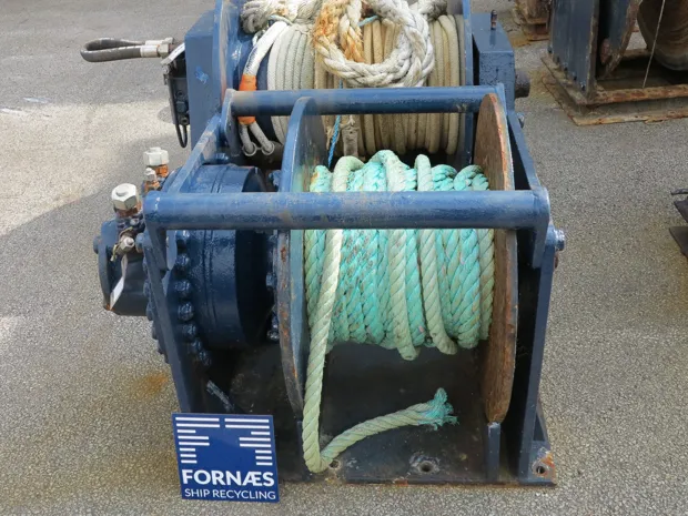 Image 1 of 5 - Tackle winch