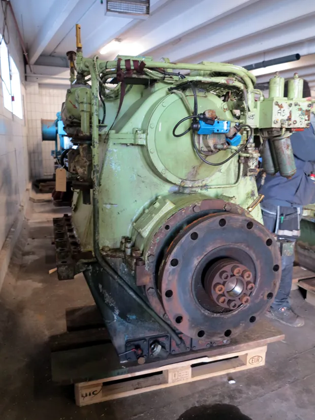 Image 2 of 5 - Ulstein - 600 AGSC