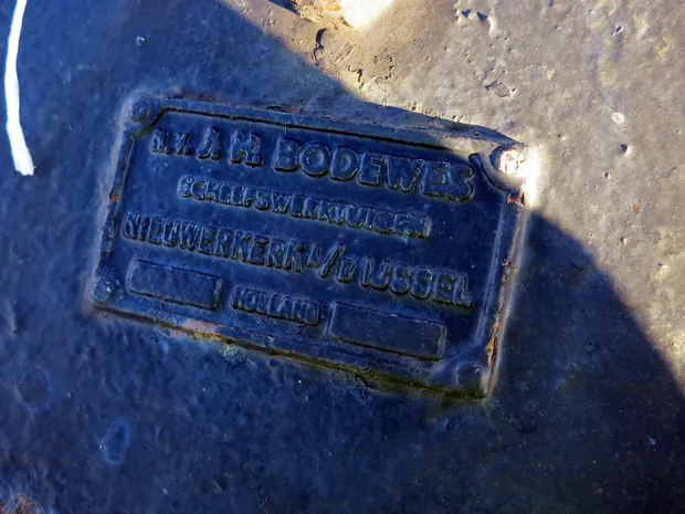 Image 4 of 4 - Anchor winch