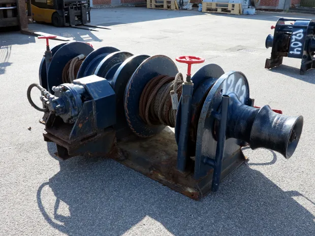 Image 3 of 5 - Wire winch double