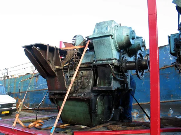 Image 1 of 5 - Ulstein - 600 AGSC. 2 KP