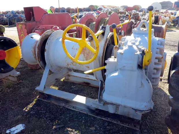 Image 1 of 3 - Mooring winch