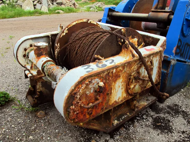 Image 2 of 3 - Split winch