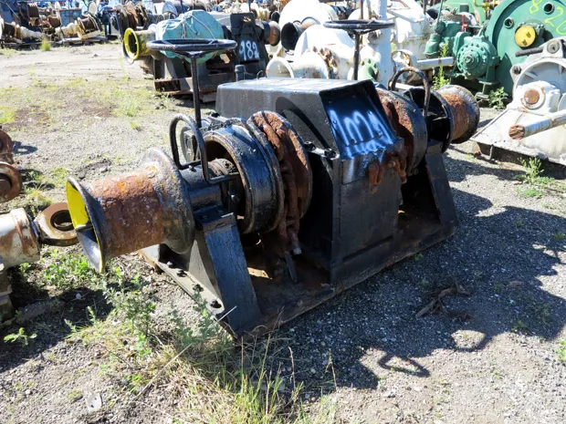Image 3 of 3 - Anchor winch