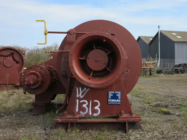 Image 4 of 10 - Anchor winch