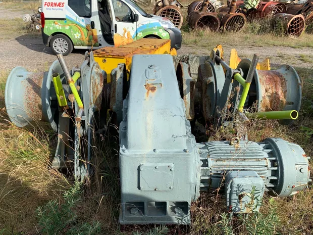 Image 3 of 8 - Anchor winch double