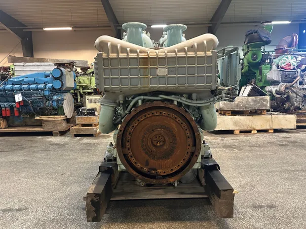 Image 4 of 12 - MTU - 12V 4000 P83