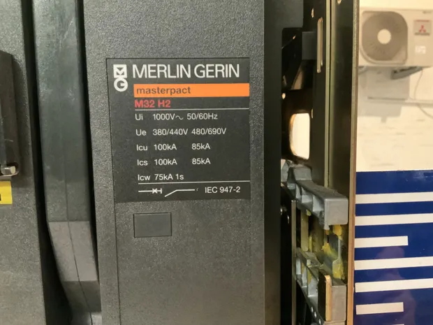Image 2 of 5 - Merlin Gerin - M32H2