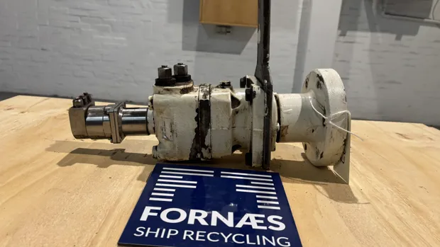 Image 3 of 8 - Danfoss  - OMT 160 T