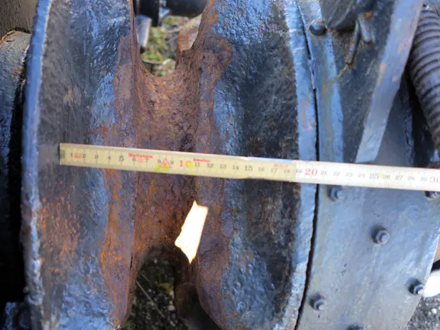 Image 6 of 6 - Anchor winch