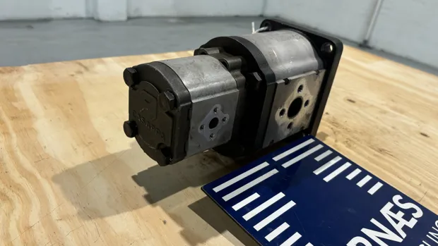 Image 3 of 8 - HP995