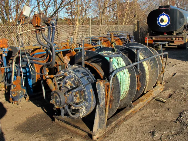 Image 1 of 2 - Trawl winch