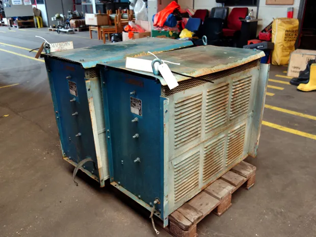 Image 1 of 2 - Le Metal Deploye - RL