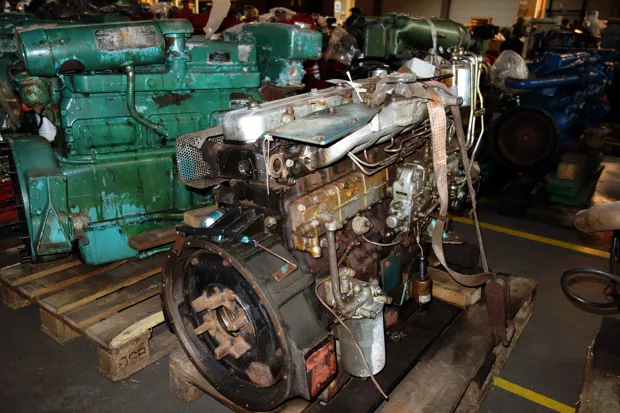 Image 1 of 4 - Isuzu - 6 cyl