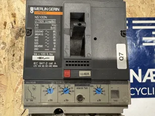 MERLIN GERIN - NS100N