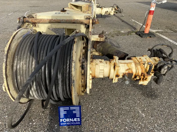 Image 1 of 5 - Small winch