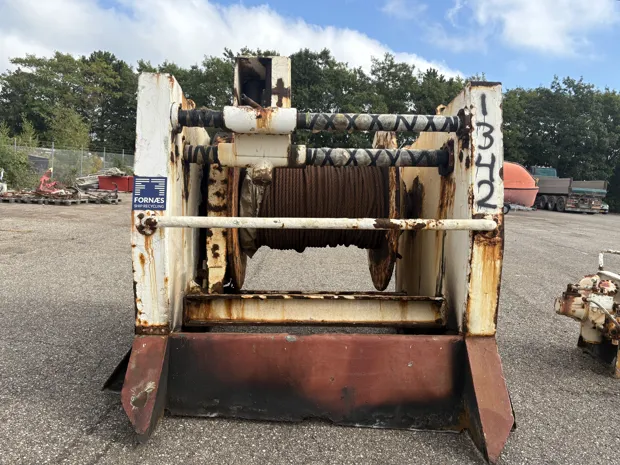 Image 3 of 6 - Trawl winch