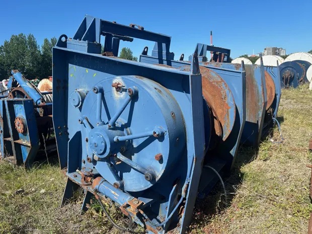 Image 2 of 6 - Split winch