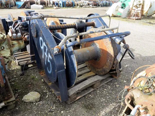 Image 1 of 3 - Trawl winch